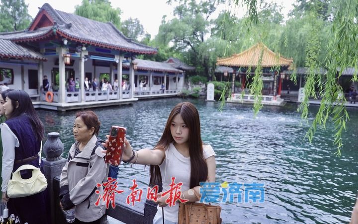 水位稳居29米以上，雨中赏“趵突腾空”