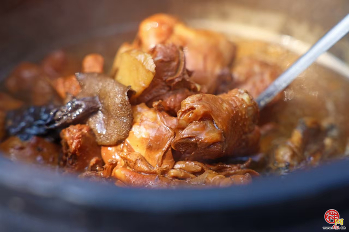 春风入寨花正好，石崮寨春日踏青漂流一站式打卡