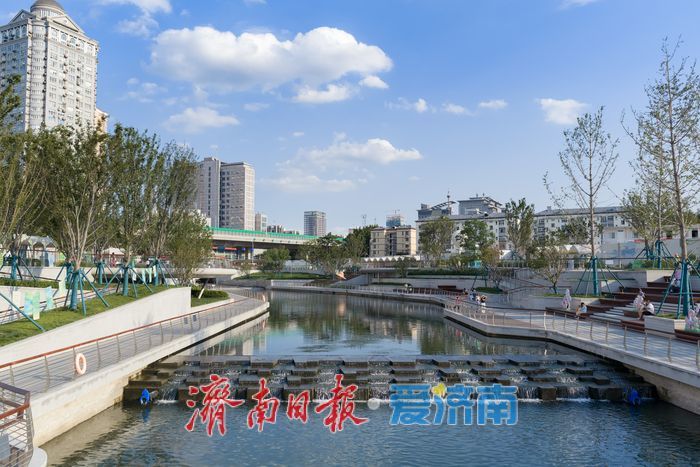 秋高气爽温差渐显，蓝天白云扮靓泉城开学季
