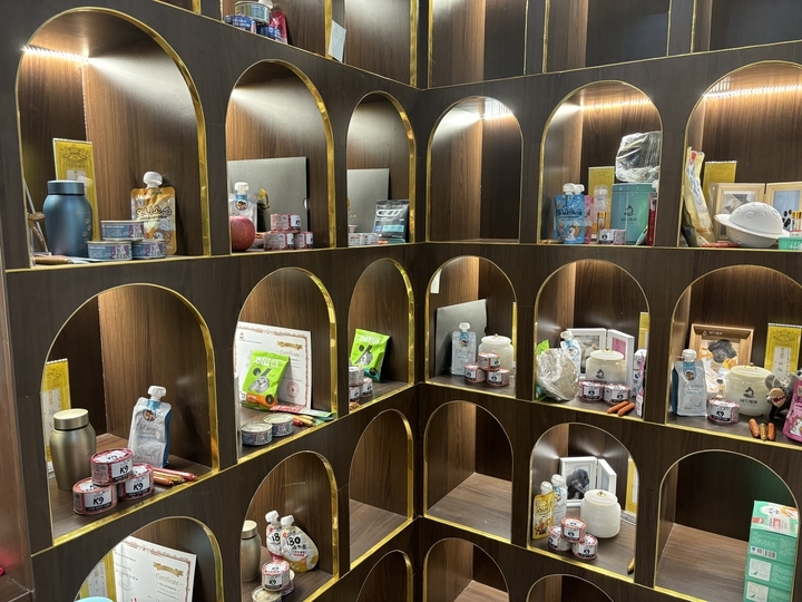 三位济南姑娘转行“宠物殡葬师” 为上千只宠物举行告别仪式