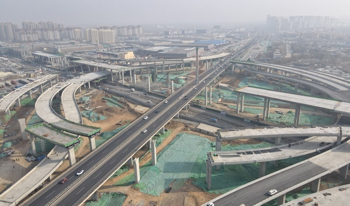 济南零点立交桥匝道完成75%，份完预计4月份完成济广高速交通保通