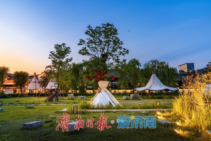 一年四季 泉在济南丨济南明府城：光影盛宴勾勒璀璨夜色