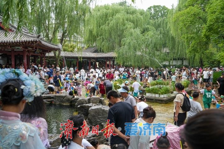 一年四季 泉在济南 