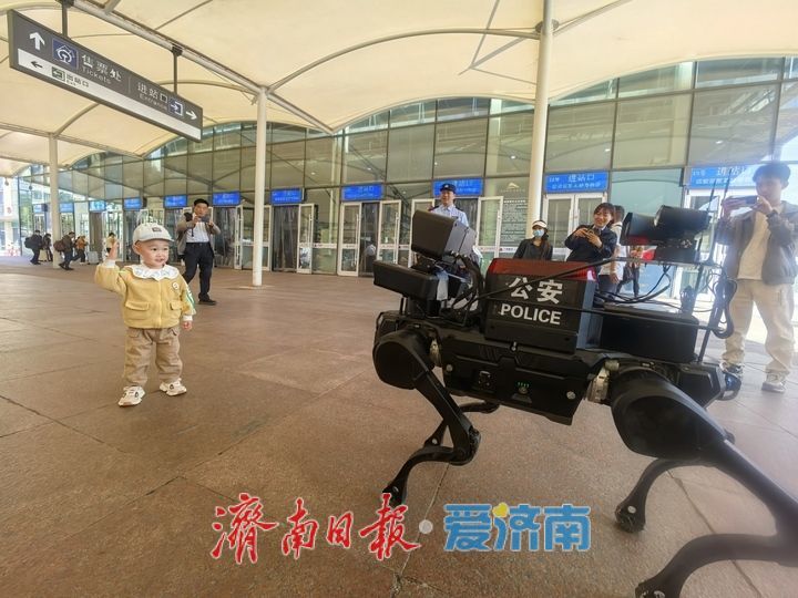 可以抓坏人的反制机器狗在济南上岗！济南火车站引入“智能巡检反制机器狗”