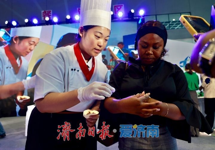 感受传统技能与数字技术独特魅力 外媒记者团来济南参观技能大赛