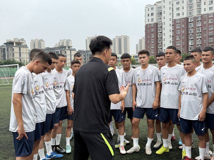 鲁疆青少年足球人才联合培养计划启动！首批喀什“足球泰山班”学员入驻山东师大附中