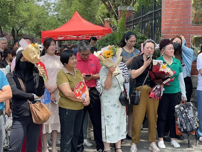 高考催生鲜花经济 考点附近花店销量爆棚