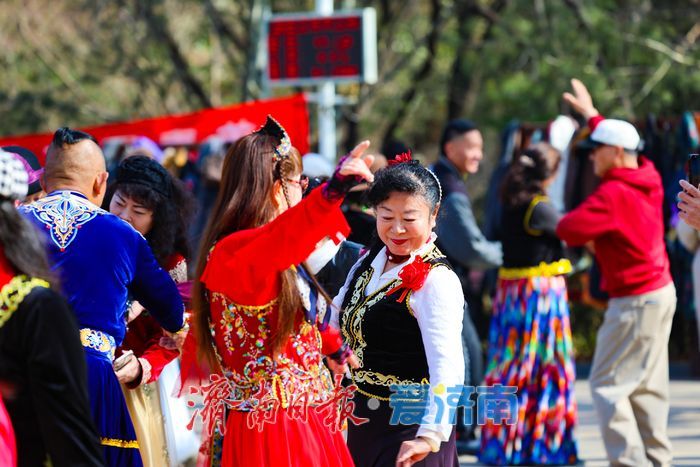 舞韵飞扬 银发族以民族舞绘就幸福晚年