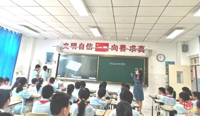 示范课堂绽异彩，青蓝携手促成长——东城教育集团奥龙小学“青蓝工程”之师徒结对展示课研讨活动