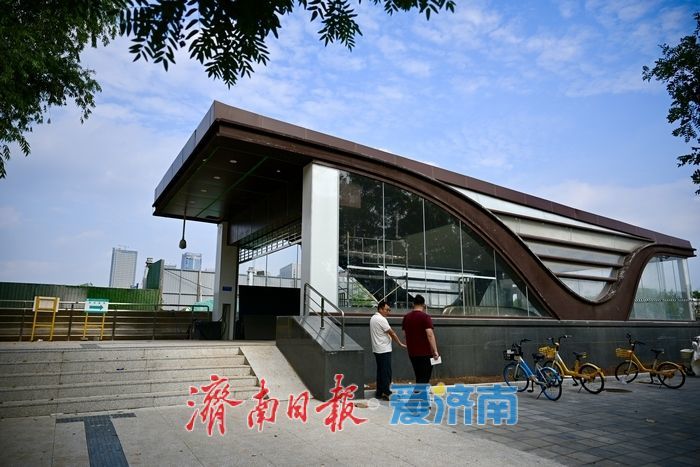 记者探访济南轨交6号线中央公园站：部分围挡拆除，车站雏形显现