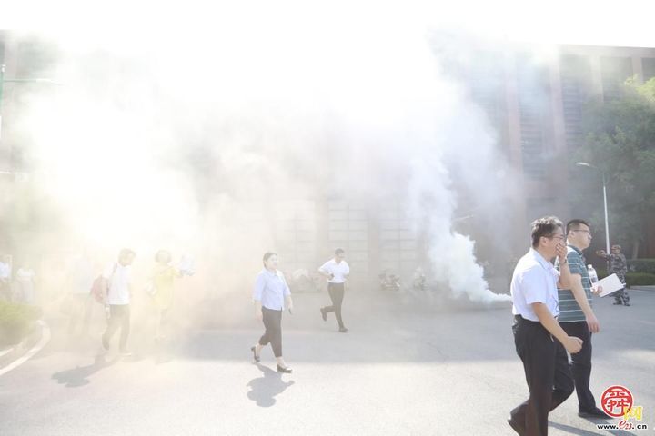 国防动员教育进校园丨济南向全市中小学校发放《国防动员知识》读物