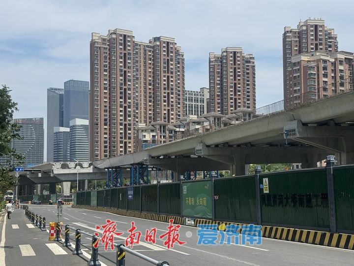 再跨路口，济南凤凰黄河大桥南延工程经十路以南段高架“长龙”初成