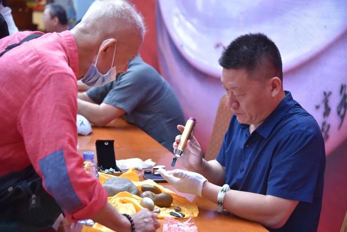 本周六济南英雄山文化市场免费鉴宝，快去“盘家底”