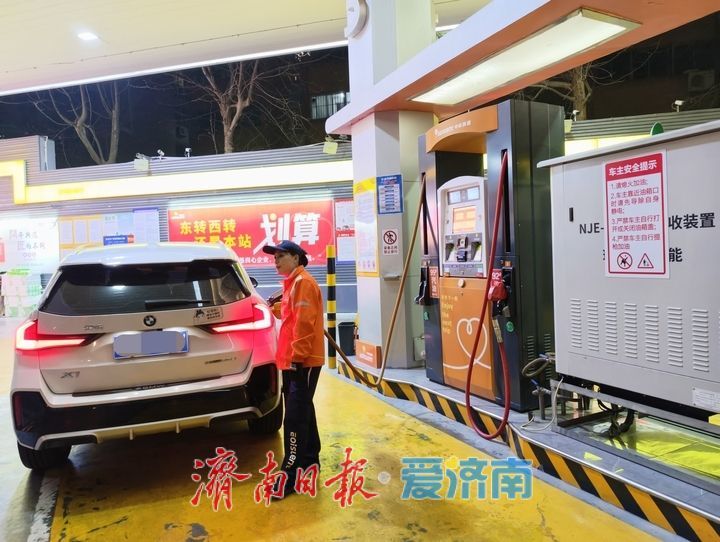 油价上涨前夜迎加油高峰 临时调控为车主减负