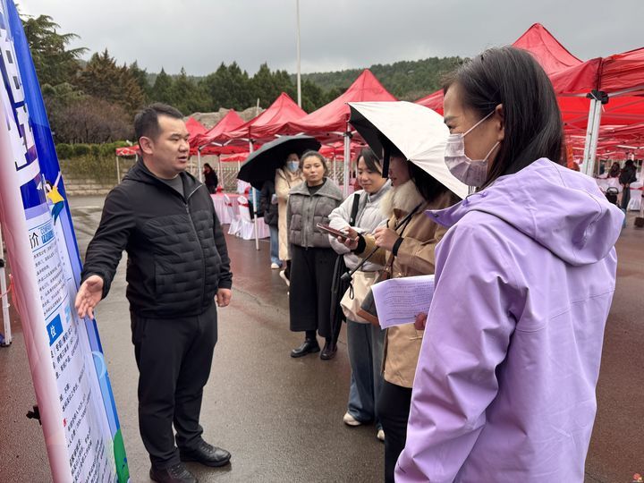 济南市举办驻济部队随军家属专场招聘会