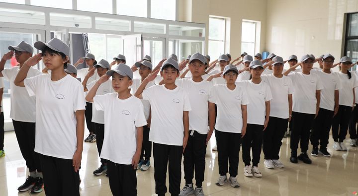 “爱我国防”军事体验活动第二期首日纪实：迷彩青春正启航