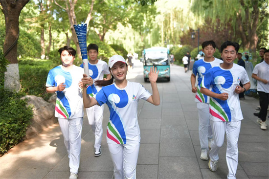 2025济南国际泉水节“泉炬”传递活动完美收官