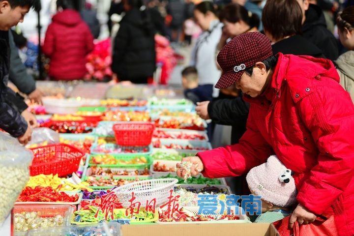 新春走基层｜满集“中国红”，染出年味浓