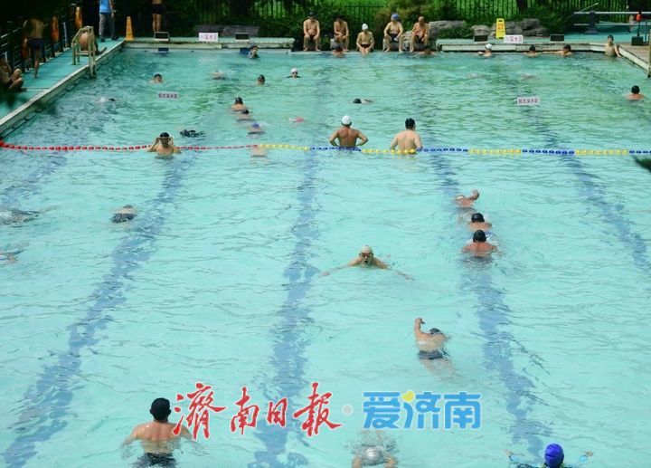 一年四季 泉在济南 