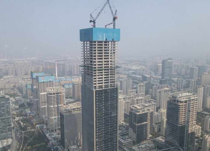 幕墙安装过半，济南中央商务区“第三高”冲刺300米天际线