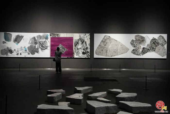 “图像的迁徙——顾黎明艺术四十年”展览亮相山东美术馆