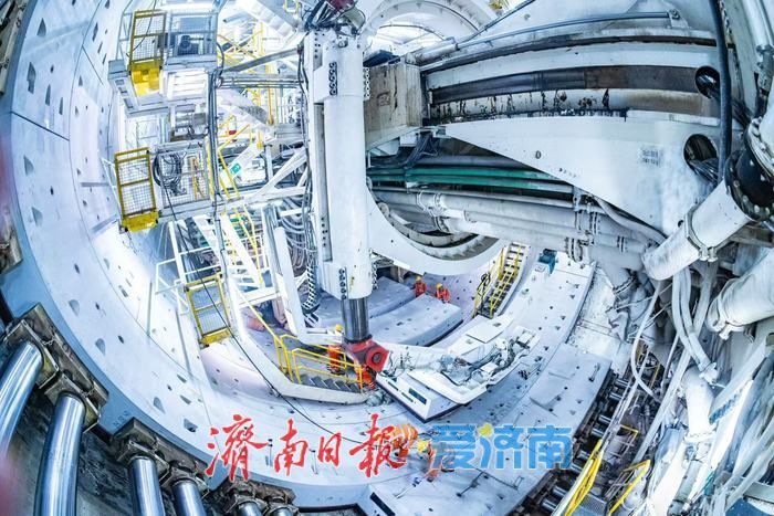 项目强省会｜济南黄岗路穿黄隧道掘进突破3000米，世界最大水下盾构隧道建设“加速冲刺”