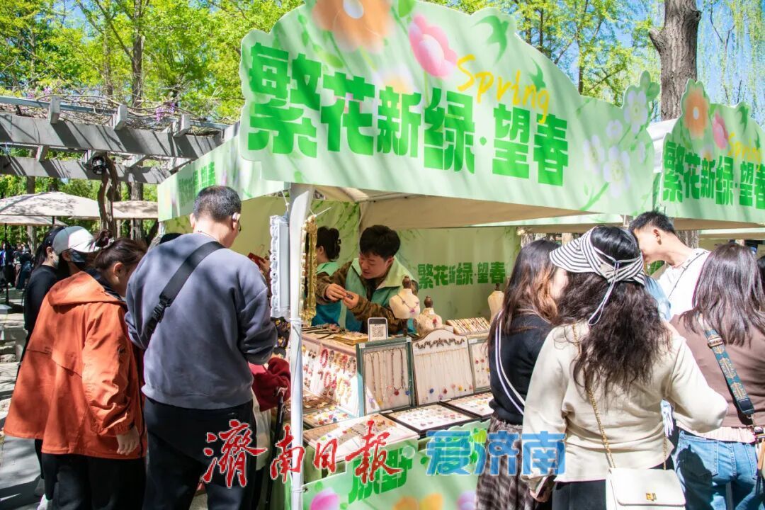 天下第一泉风景区清明假期人气爆棚，千年泉韵绽风华