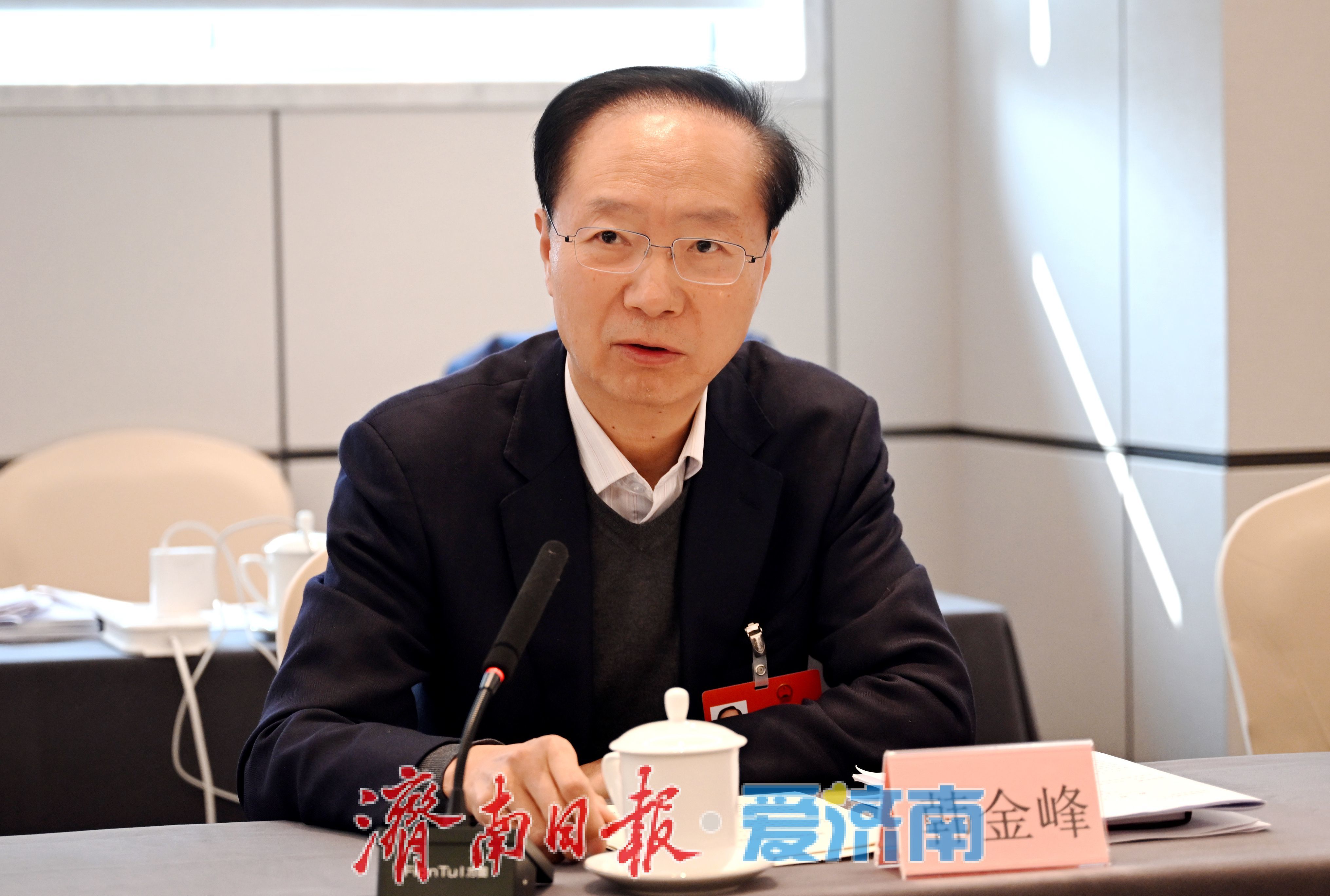 韩金峰在山东省代表团分组审议“两高”工作报告时表示 推动“枫桥经验”在基层落地生根