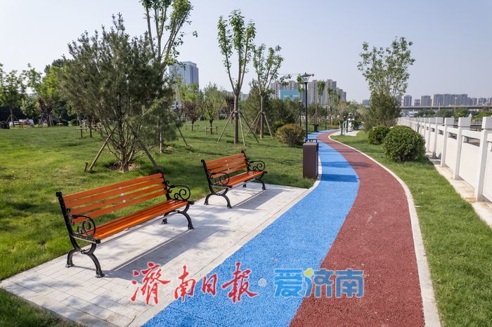 小汉峪沟再添生态绿带，万虹广场旁滨水公园全新开放