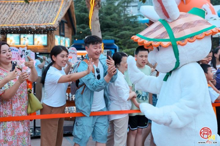 夏日文旅盛宴！济南方特“泼水电音节”正式启幕