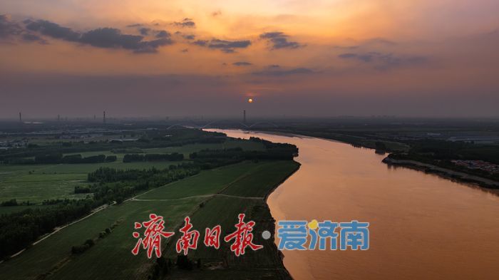 一年四季 泉在济南丨熔金落日染长河 济南建邦大桥成夏夜浪漫地标