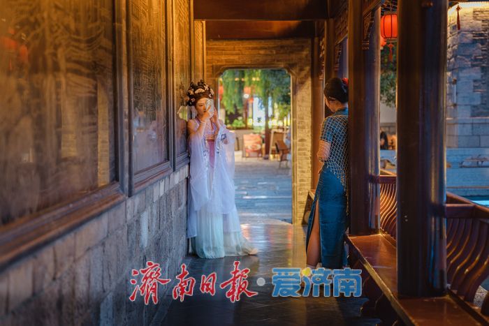 一年四季 泉在济南丨济南明府城：光影盛宴勾勒璀璨夜色