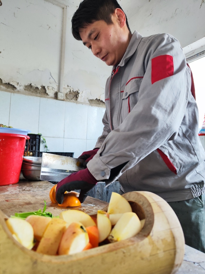 济南动物园为动物们奉上“小年盛宴”