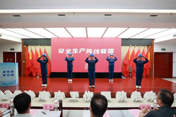 “泉有防  城安康” 2025济南市工伤预防启动仪式暨莱芜区首场工伤预防培训进企业活动成功举办