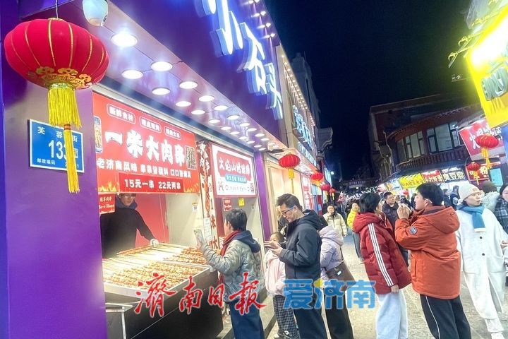 ​小年到，芙蓉街张灯结彩迎新春