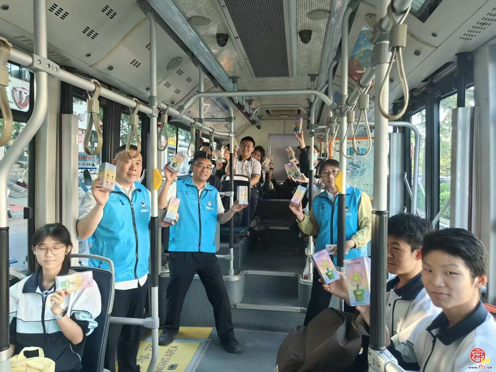 暖心助考伴同行 济南公交为梦护航