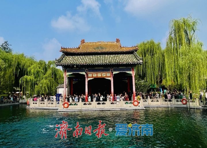秋雨初歇，来趵突泉邂逅一城秋韵