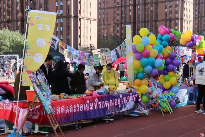 济南东城逸家小学：八年“爱心市集”开出育人繁花