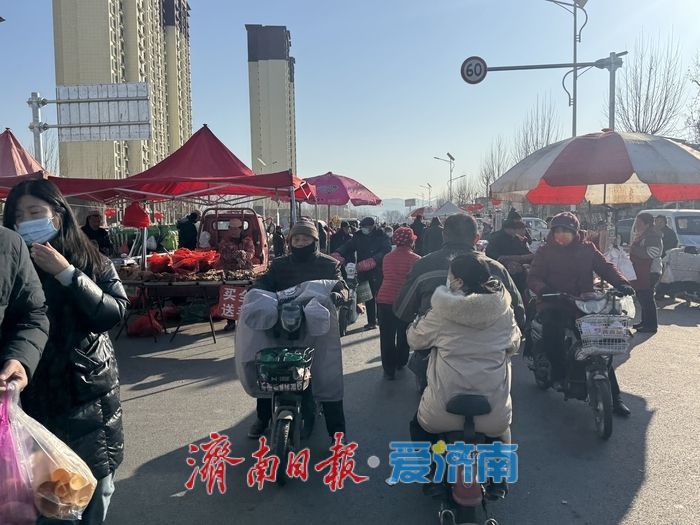 章丘绣惠大集人气火爆 烟火气里年味浓