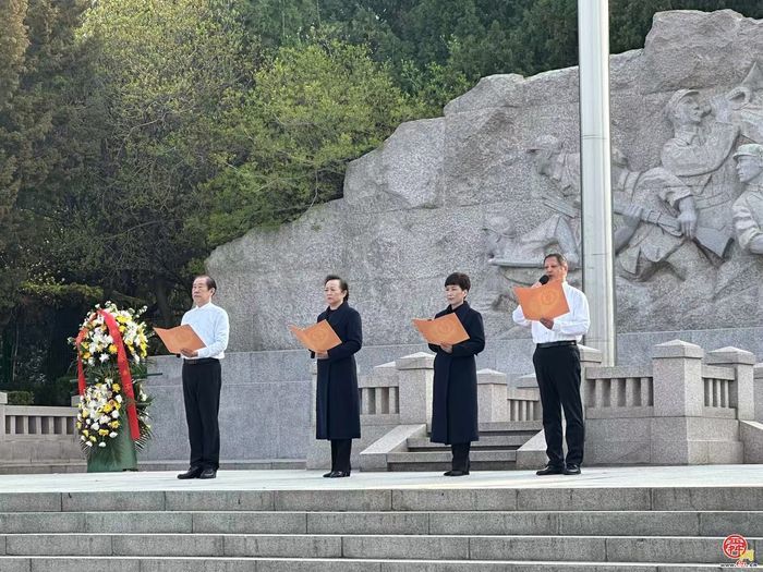 济南市经十一路小学走进济南革命烈士陵园