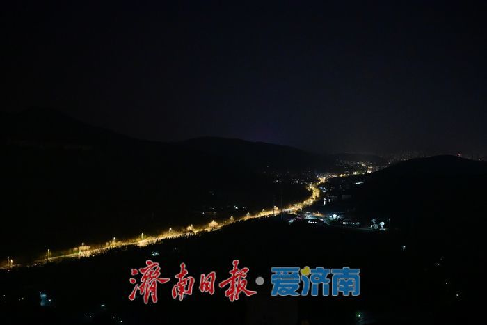 一年四季 泉在济南丨夜攀千佛山 共赏一城灯火长卷