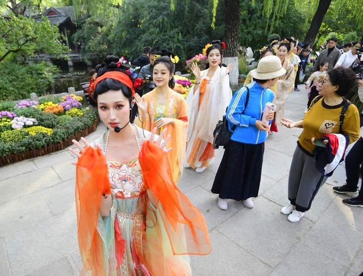 “菊花仙子”古风巡游，共赏趵突盛景泉城秋韵