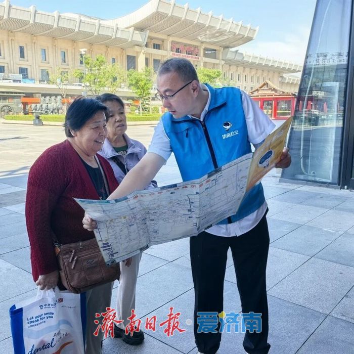 护航国庆出行路，公交志愿服务在行动