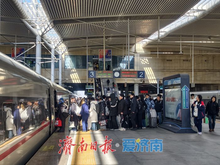 春运倒计时，高校寒假陆续开启，铁路迎学生客流高峰