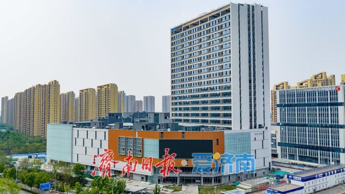 万融广场（腊山店）内外装修全面铺开，西城商业地标雏形渐显