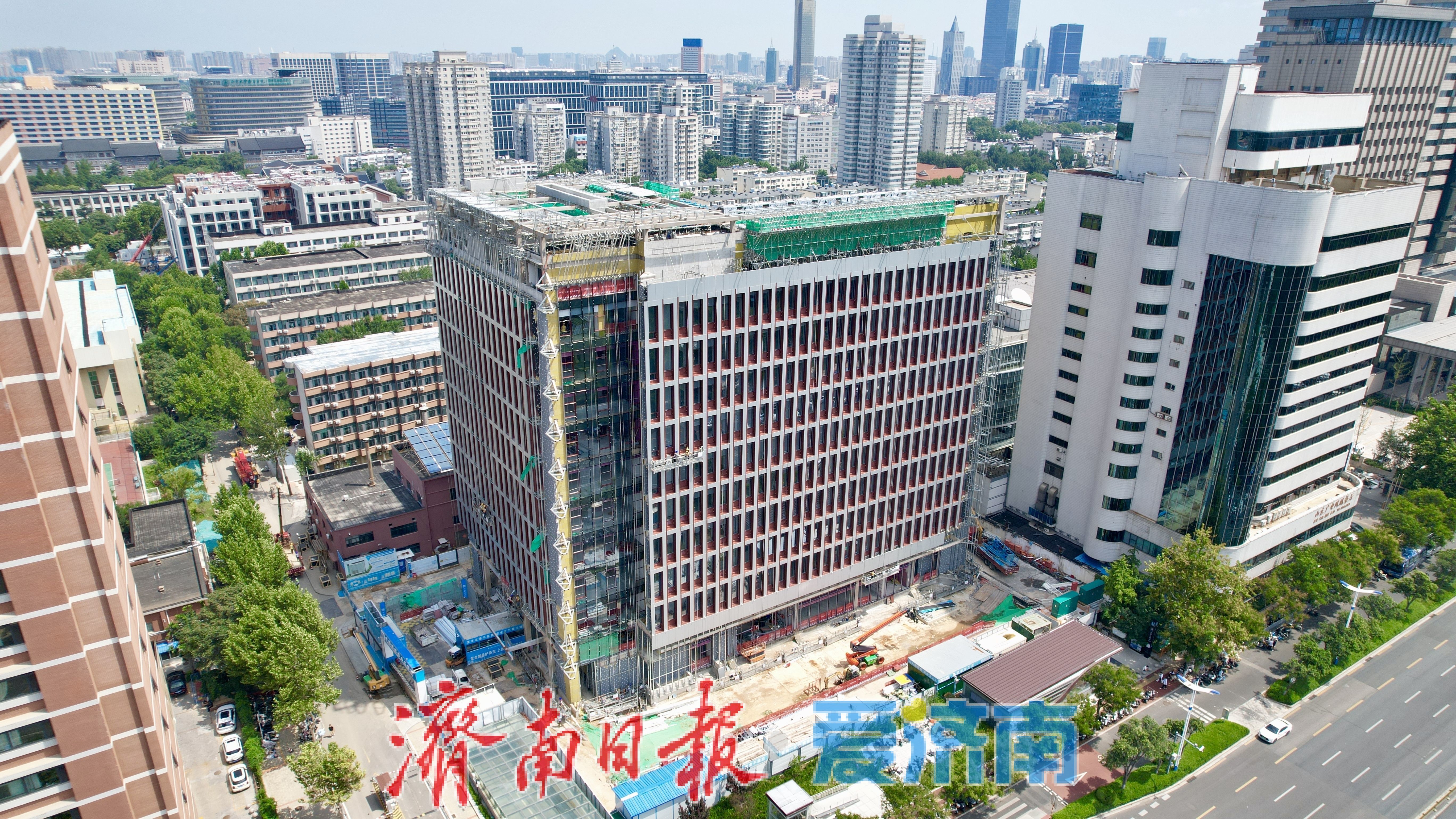 项目强省会｜酷暑攻坚不停工 山东大学高等医学科研综合楼建设提速