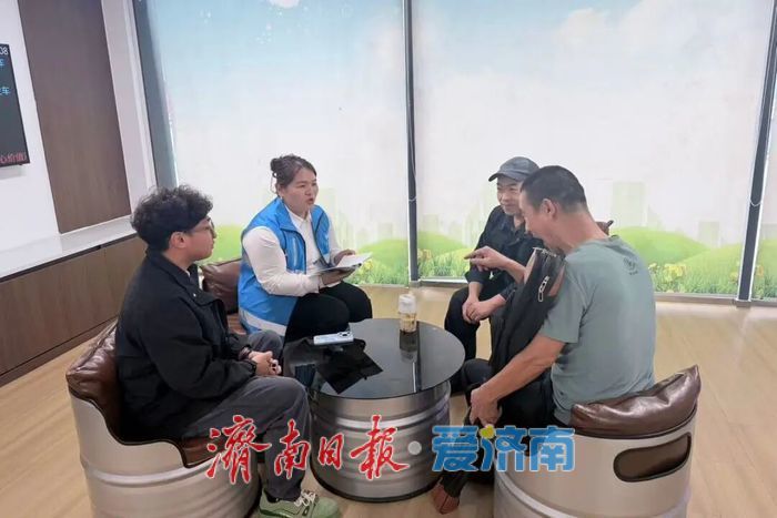 护航国庆出行路，公交志愿服务在行动