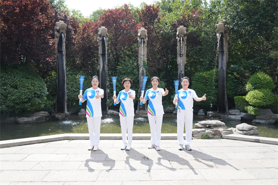 2025济南国际泉水节“泉炬”传递活动完美收官