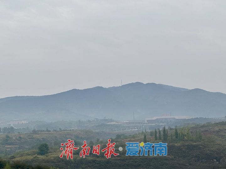 中秋假期济南烟雨朦胧 远山如黛绘秋日水墨画卷