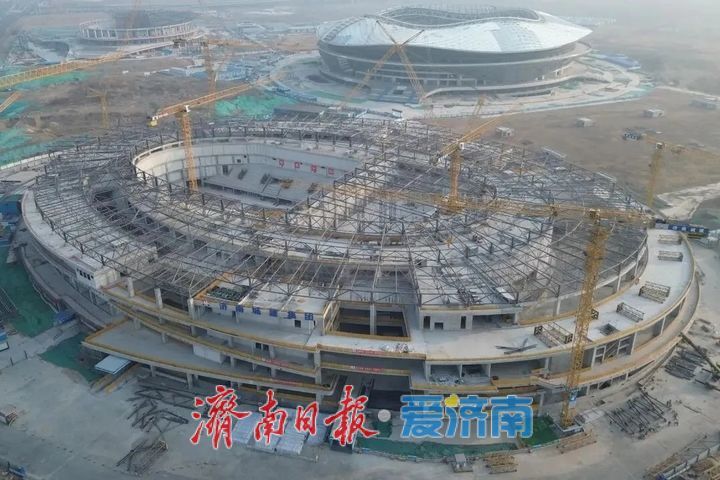 济南黄河体育中心游泳馆项目屋盖钢结构施工有序推进